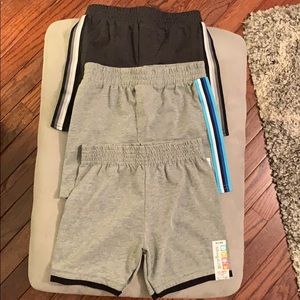 3 toddler boys’ size 2T comfy shorts!